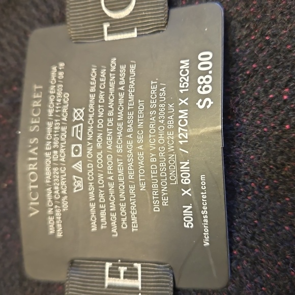 NWT Victoria's Secret "LOVE VICTORIA HEART Blanket/Couverture - Picture 4 of 7